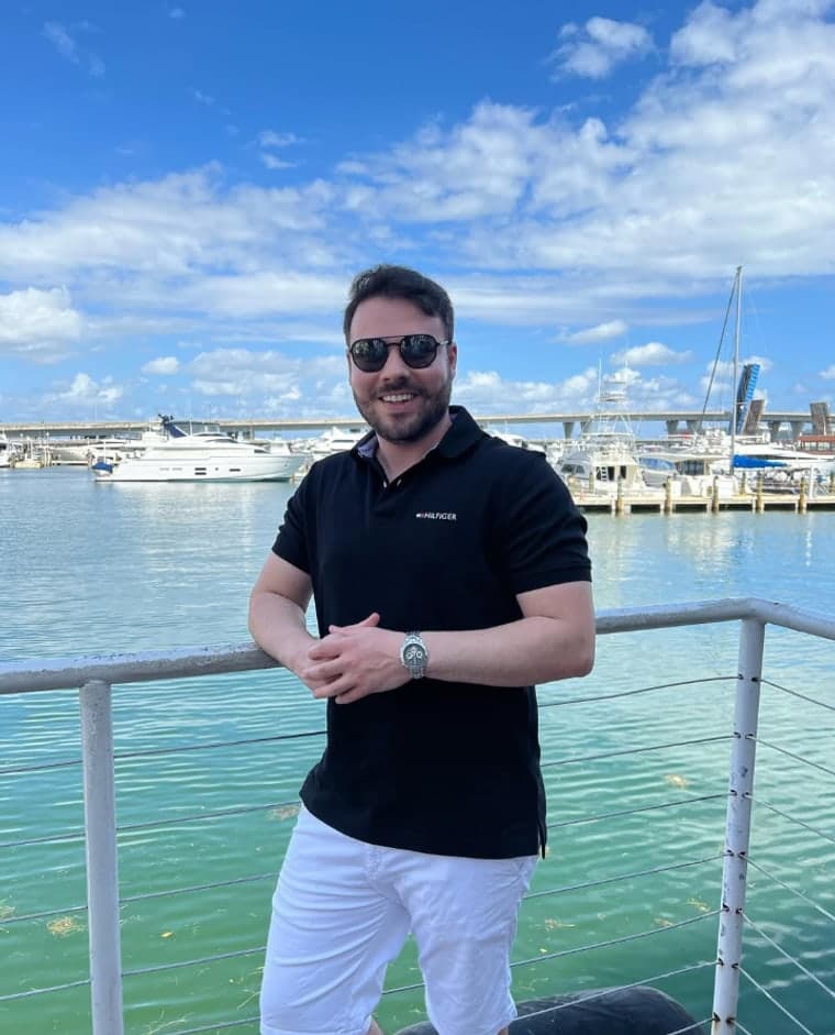 Dr. Thomas Bezerra